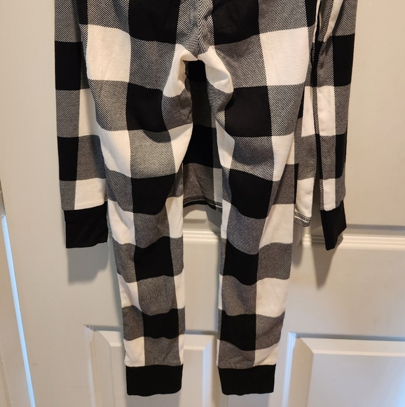 2 Old Navy Black Buffalo Plaid Pj's. Unisex Size 10. One NWT. One Worn few times - Picture 5 of 13